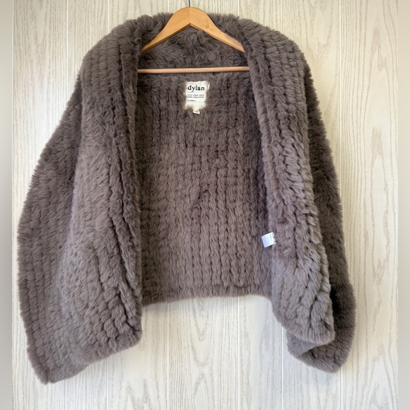 Dylan by True Grit Size Large Vest Gray Faux Fur Open Front Soft LNC - Picture 3 of 5